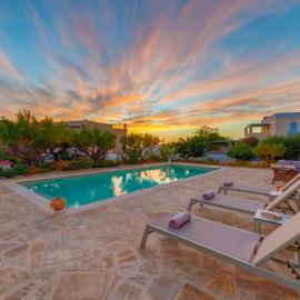 Poseidonia Syros cozy house، فندق في Posidhonía