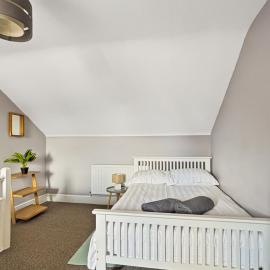 Amaya Five - Newly renovated - Very spacious - Sleeps 6 - Walking distance to town centre - Grantham - Free Gym Access, hotel in Grantham