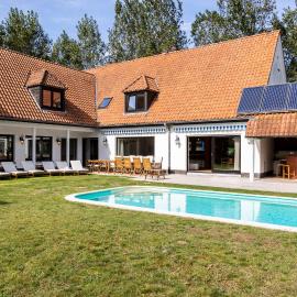 Villa Nestor, hotel i Sint-Idesbald