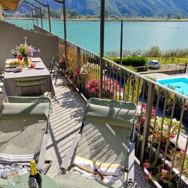 Dascio Salute Ferienwohnung mit Panorama Balkon am See, hotel i Dascio