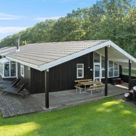 Beautiful Home In Juelsminde With Sauna – hotel w mieście Sønderby
