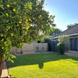Carstens Garden Cottages, hotel in Kimberley