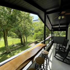 River House - Cottage with KY River View & Access, hotel em Wilmore