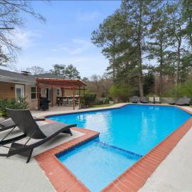 World Cup Retreat - Atlanta Pool Home Sleeps 14, ξενοδοχείο σε Decatur
