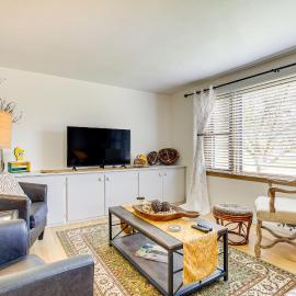 < 1 Mi to Lambeau Field: Green Bay Home w/ Grill!