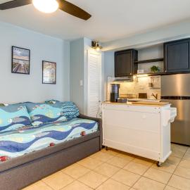 <1 Mi to Boardwalk & Beach Access: Ocean City Apt!