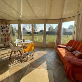 Maison accueillante à Gémozac - 100 m² avec jardin fertile., viešbutis mieste Gémozac