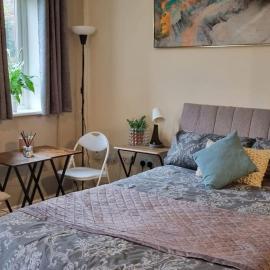 Spacious Studio, Free Street Parking, West Molesey, KT8, hotel a West Molesey