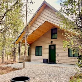 New Cabin in the pines, Hotel in Rea