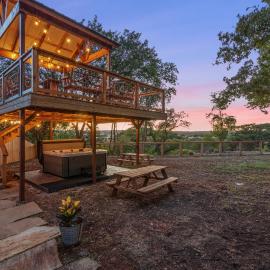 Guadalupe Bluff Bunk House, Hotel in Kerrville
