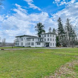 Quiet Owego Getaway Near Main Street & Riverwalk!, khách sạn ở Owego