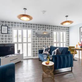 Elliot Oliver - Charming One Bedroom Apartment With Parking in The Docks