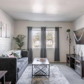 2BR 6 Min to UofA BBQ, Sunshine & Cozy Vibes!