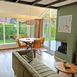 Vakantiewoning de Oeverzwaluw in hartje Drenthe, met Airco!、Zwiggelteのホテル