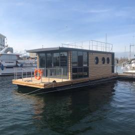 Hausboot Fjord Stella - Solarboot mit Biosauna in Wendtorf – hotel w mieście Wendtorf