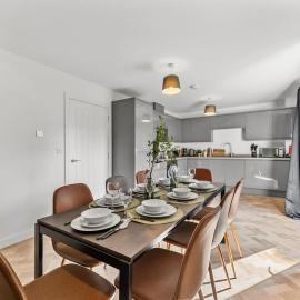 Large and Stylish Abode in Nottingham - Sleeps 15