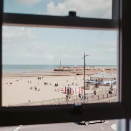 The Sunset Apartment - Margate Beach - By Goldex Coastal Breaks, хотел в Маргейт
