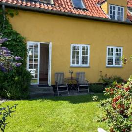 Smuk lejlighed med sundkig lige ved stranden, hotel din Snekkersten