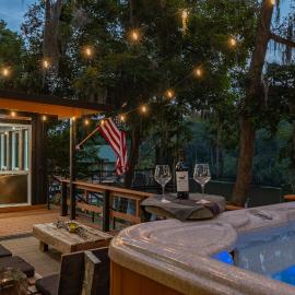 Whiskey Barrel Soak, Paddle & Unwind, hotel v destinaci Karnack