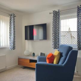 Bright 2-bedroom apartment with parking in Montrose