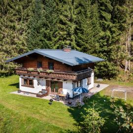 Ferienhaus Waldwinkl, hotel in Flachau