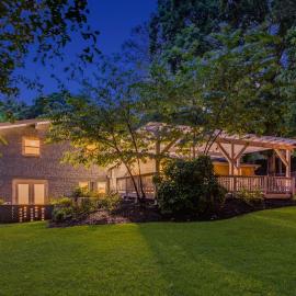 Stylish Atlanta Home 6BR Sleeps 12, hotel v destinácii Decatur