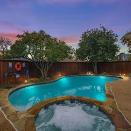 Best of Richardson - 5BD-3BA with Pool, Patio, BBQ، فندق في ريتشاردسون