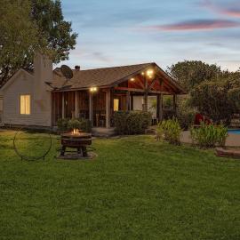 3BD Farmhouse Country Living - Pool Patio Firepit