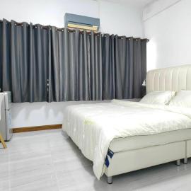 สิริธิราเพลส Sirithira Place, hotel sa Ban Nong Waeng