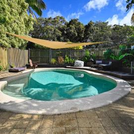 Stylish Family Eco Lodge, Hotel in Yaroomba