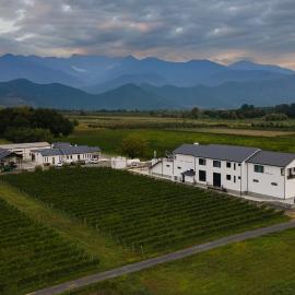 Eclipse Winery Boutique Hotel, hotel di Kvareli
