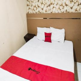 RedDoorz at K Home Syariah near Mall Kartini Lampung, מלון בLampung