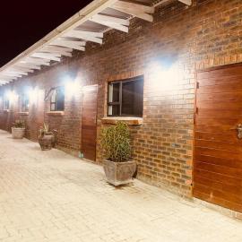 Conti-INN Guesthouse, hotel u gradu Kvinstaun