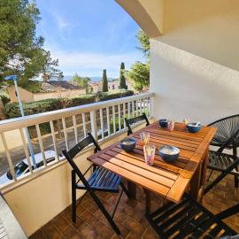 Studio cosy, WIFI, climatiseur, plage à pied โรงแรมในSaint-Elme