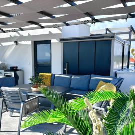Apartment Agnes with Rooftop Terrace, Grill, Pool and new from 2026 Jucuzzi, hotell i Okrug Gornji