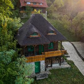 La sat - Mândră Ioană, hotel em Bertea