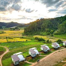สวนไร่รุ่งอรุณ Suan Rai Rungarun, hotel in Ban Na Pa Paek