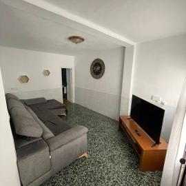 Casa dos pisos con terraza، فندق في إل بيريلو