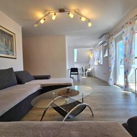 Green Hill Apartments, hotel in Žirovnica