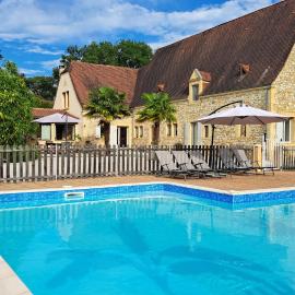 La Barde Montfort, votre maison d'hôtes à 4 kms de Sarlat Dordogne, hotel u gradu Vitrak