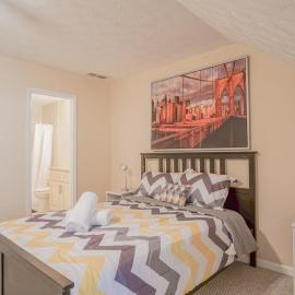 2 BR Townhouse - 10 Mins to Horse Park, hotel em Conyers