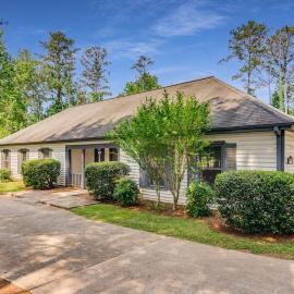 Luxury Poolside 4BR Sanctuary, Sleeps 8