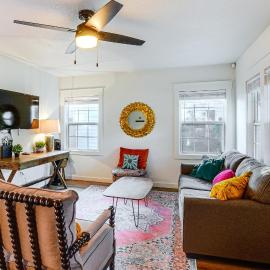 Chic Home ~ 2 Mi to TTU w/ Grill & Yard in Lubbock, hotel a Lubbock