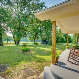 Delaware Vacation Rental: Walk to Lake Dardanelle!, hotel in Delaware