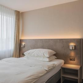 Amanthos Living Zürich Airport، فندق في غلاتبرغ