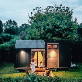 Garden Home by Tiny Away, hotel a Bessé-sur-Braye