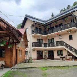 Lip si Ely, hotel di Dîmbovicioara