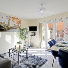 4BRD Luxury House RG2 - Free Parking, Hotel in Earley