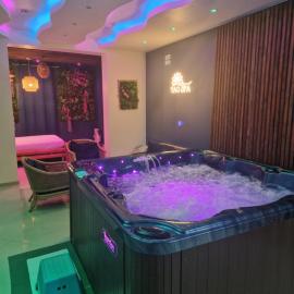 Suite Tropicale avec jacuzzi YaoSpa60، فندق في Laigneville