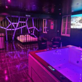 Suite Coquine avec jacuzzi YaoSpa60，Laigneville的飯店